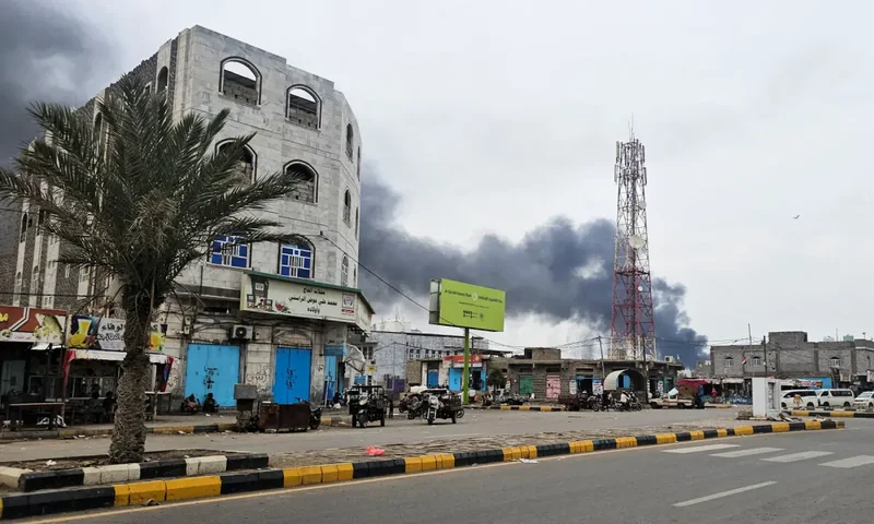 Houthi attacks kill 11 in Yemen, target Saudi oil refinery