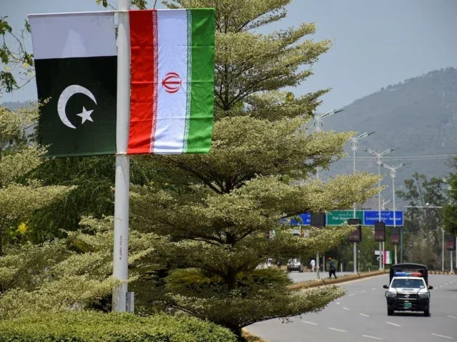 Pakistan, Iran eye $10b trade