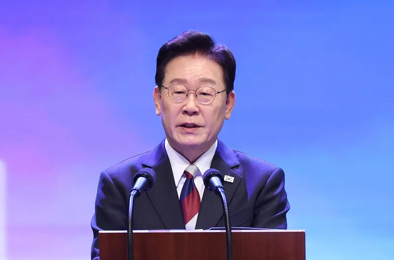 Lee proposes talks with N. Korea to formally end Korean War, halt Pyongyang's nuclear program