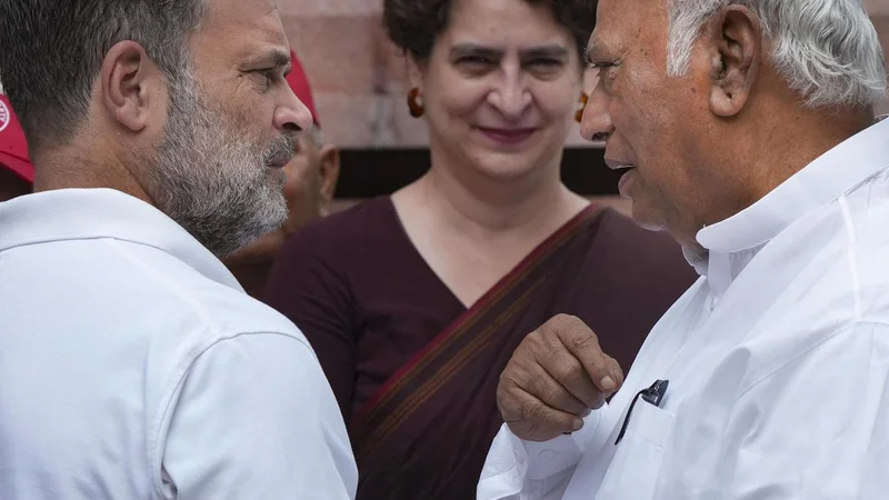 Congress apex body to chalk out strategy to corner Centre