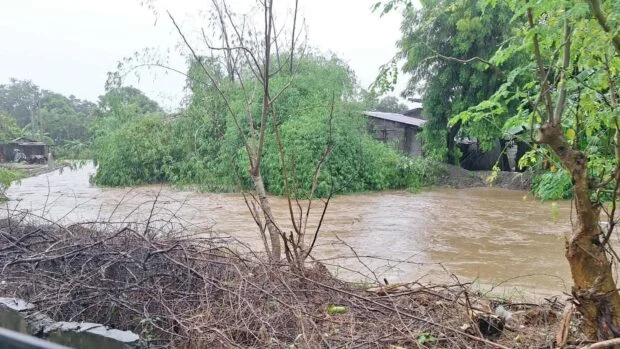 Clogged Ilocos Sur river almost overflows amid heavy rains