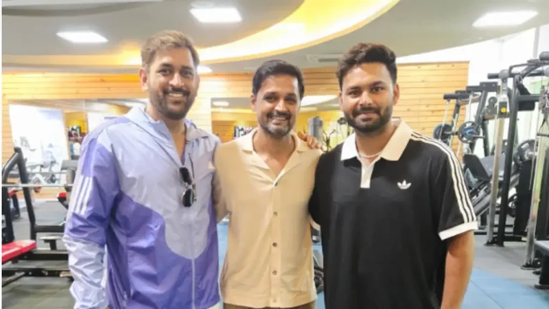 Pant trains with MS Dhoni ahead of Sri Lanka Test series; photo goes viral