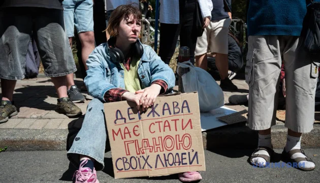 Protesters react negatively to news of Khmara’s appointment as DM