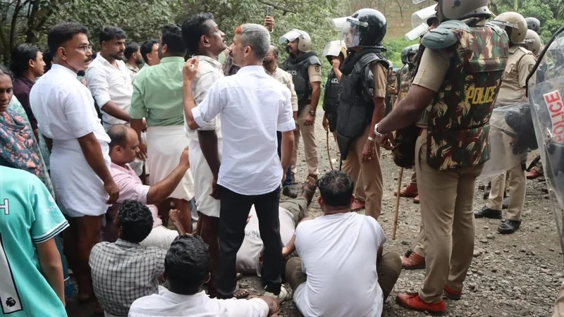 Residents resume protest against poultry waste rendering unit at Ambayathode in Kerala’s Kozhikode