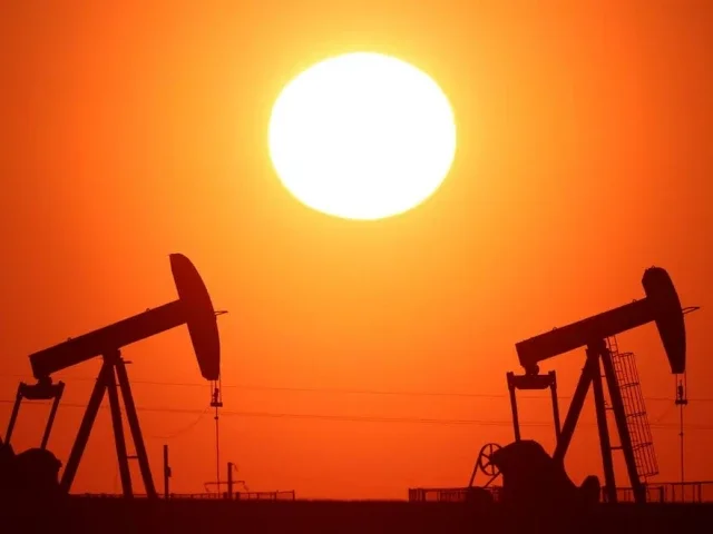 Oil slumps on hopes of Iran deal, yen firms after intervention