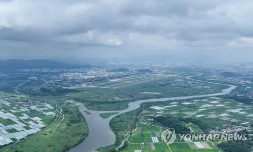 Labor unions slam alleged gov't move to ease 52-hour workweek rules for Gwangju chip cluster