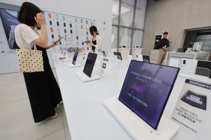Online shopping sales up 10% in June on mobile devices, automobiles