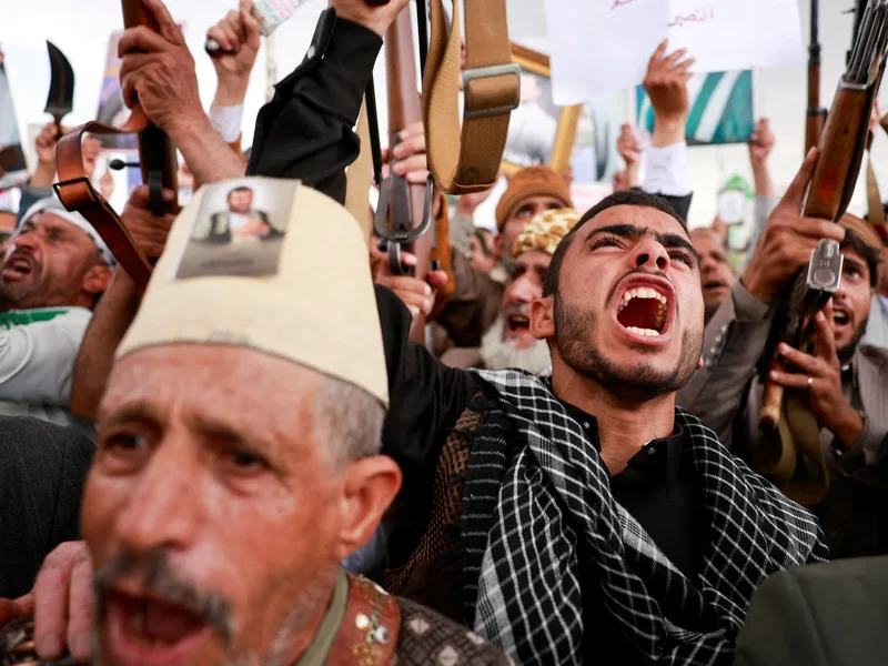Houthis and government trade attacks as Yemen slides back to full-scale war