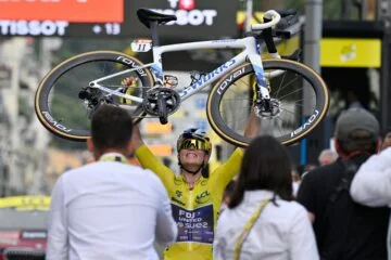 Demi Vollering wins final stage to seal Tour de Femmes title