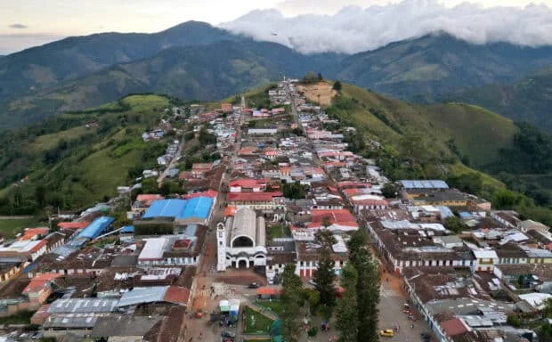 Colombia rescuers find woman alive as quake death toll passes 200