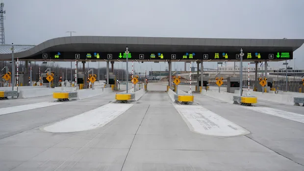 'Check your credit card bills': Gordie Howe bridge user says he's been double charged for crossings