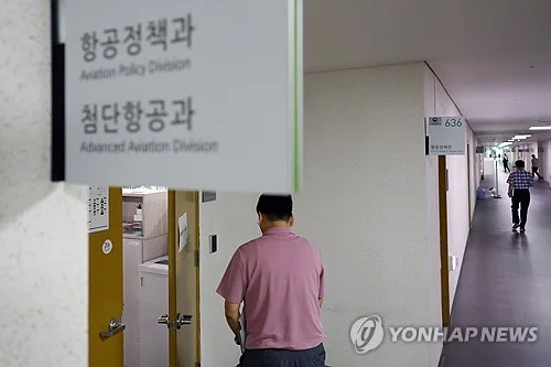 (LEAD) Police raid Korea Airports Corp., transport ministry over Jeju Air crash