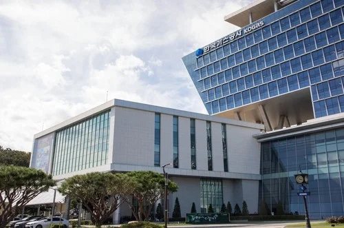 (LEAD) KOGAS Q2 net nearly quadruples on equity gains