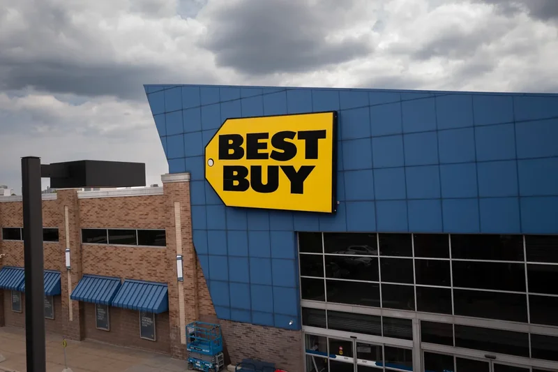 Best Buy tries to reach more customers with new mini locations