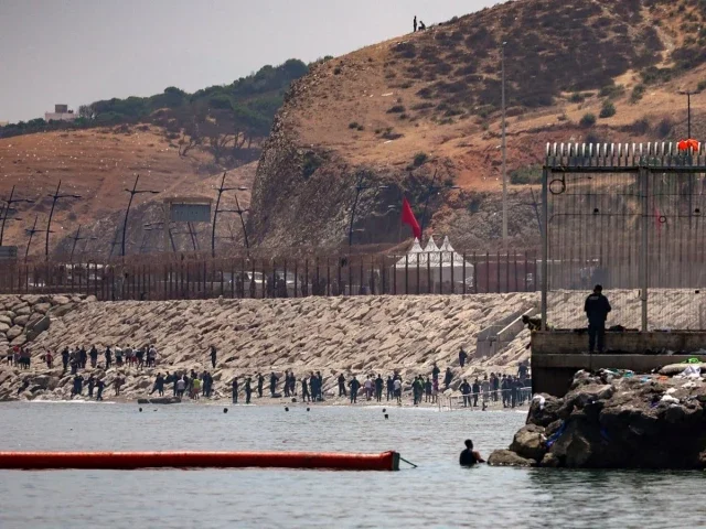 Spain disregarded Ceuta warnings before migrant rush, say border workers' unions