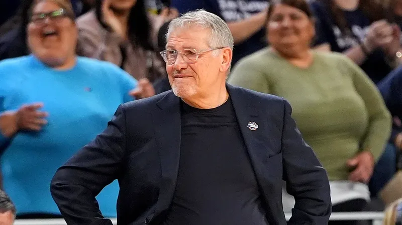 Geno Auriemma questions why WNBA transgender athlete debate is 'an issue' when it 'doesn't exist'