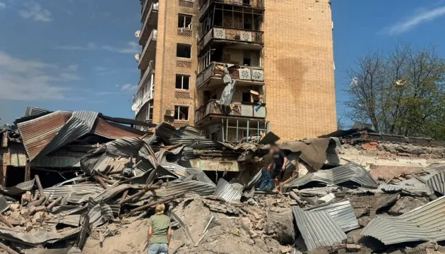 12,000 civilians remain in active combat zones in Donetsk region