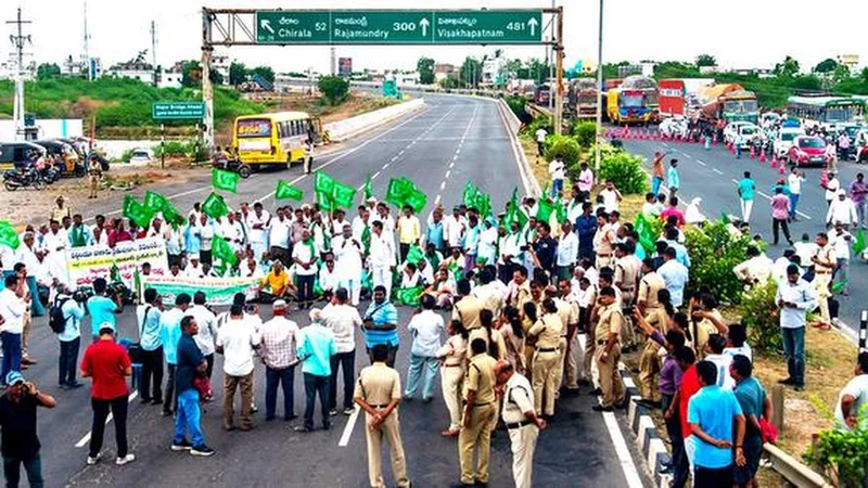 Farmers to launch indefinite hunger strike in Chennai from September 1 over crop loan waiver