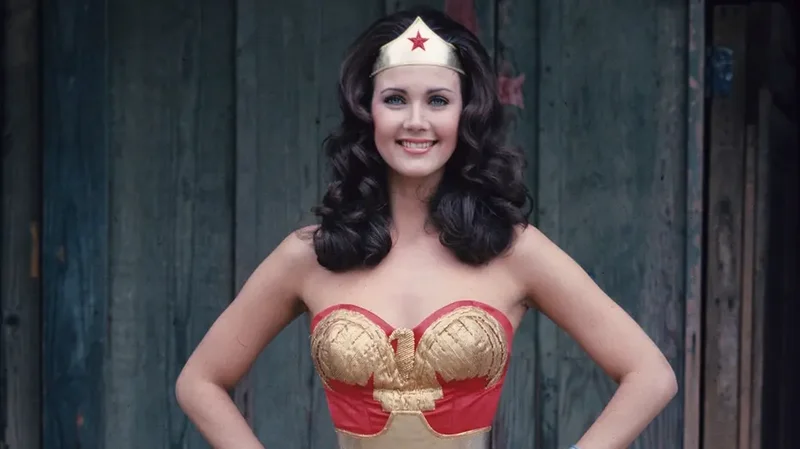'Wonder Woman' star Lynda Carter stuns fans with age-defying Instagram photos of her in a bathtub