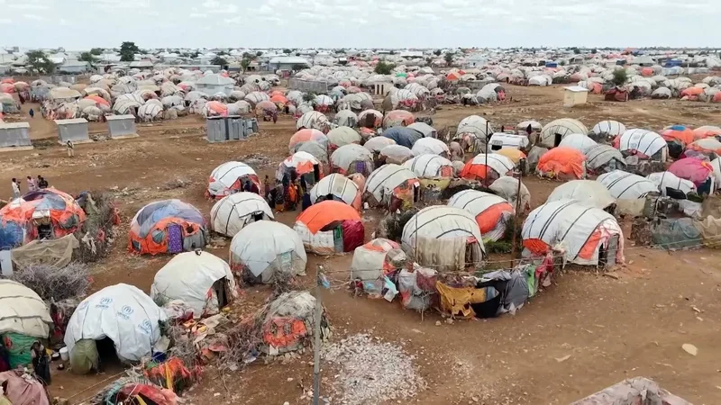 Thousands flee drought in Somalia amid sharp aid decline
