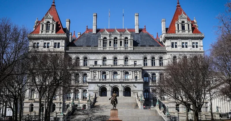 Woman linked to ISIS arrested for planning bomb attack on New York state capitol