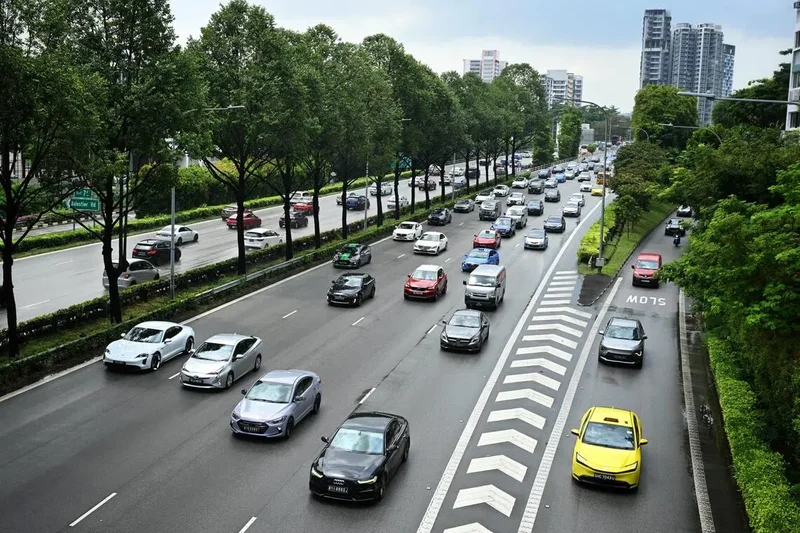 Cat A COE premium eases 1.7% to $123,890; Cat B price stays flat