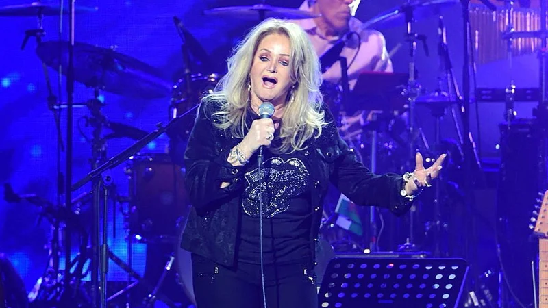 Fans travel from across UK and arrive hours early for Bonnie Tyler funeral