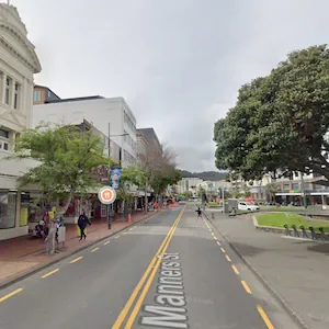 Man accused of robbing Wellington eatery after handing threatening note to staff