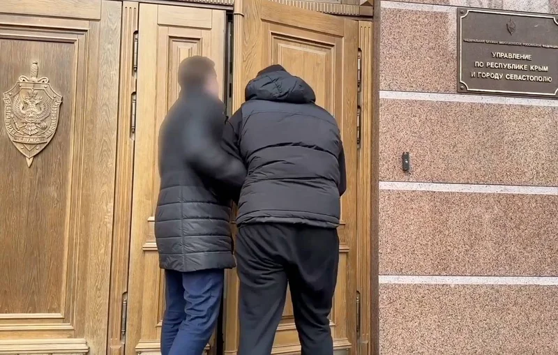 What is known about detention of Russians plotting terrorist attacks in Sevastopol
