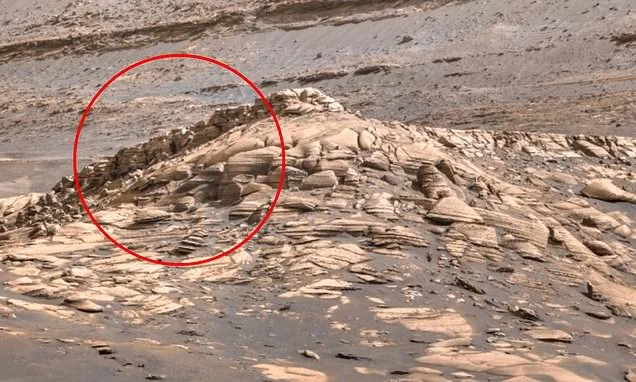 Mysterious 'doorway' spotted in NASA Mars photo sparks theories of lost civilization