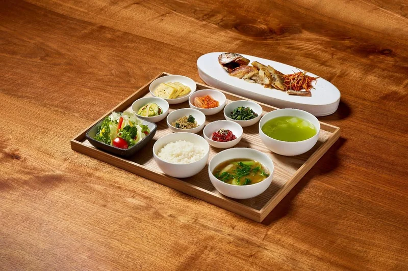 Shinsegae bridges traditional flavors to dessert, banchan