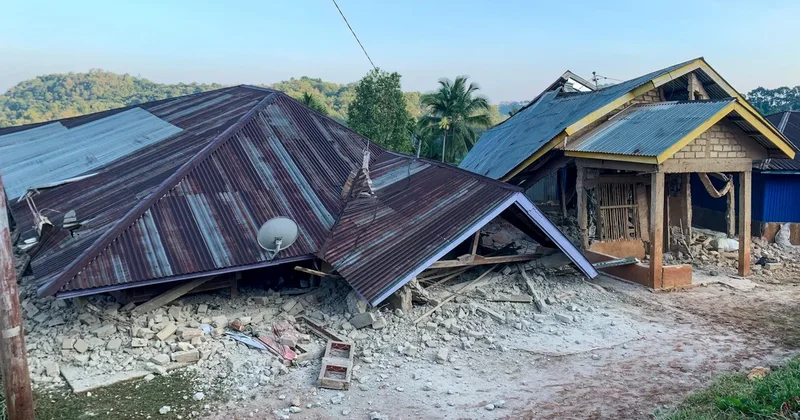 At least 5 dead after powerful earthquake strikes Indonesia