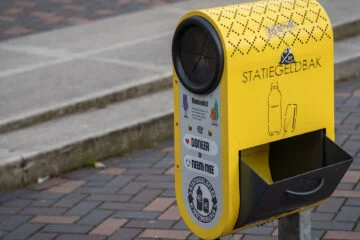 Criminals cashing in on black market for non-deposit cans