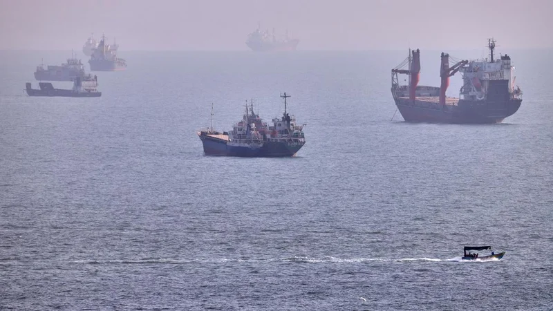 U.S. expects deal soon on Strait of Hormuz; Sunni powers unite in defence pact