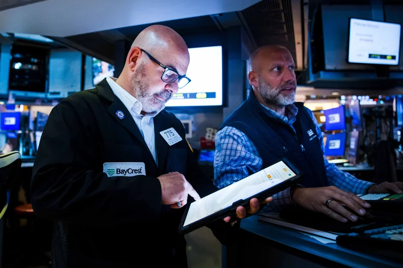 Stock futures are little changed after S&P 500 sets record above 7,800, heads for winning week: Live updates