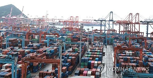 Exports up 56 pct in first 20 days of Aug.