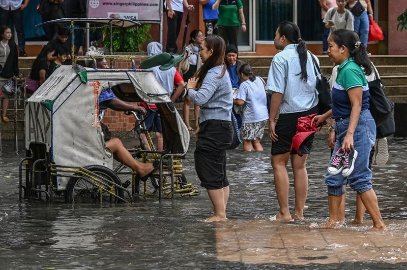 Red rainfall warning raised over Metro Manila