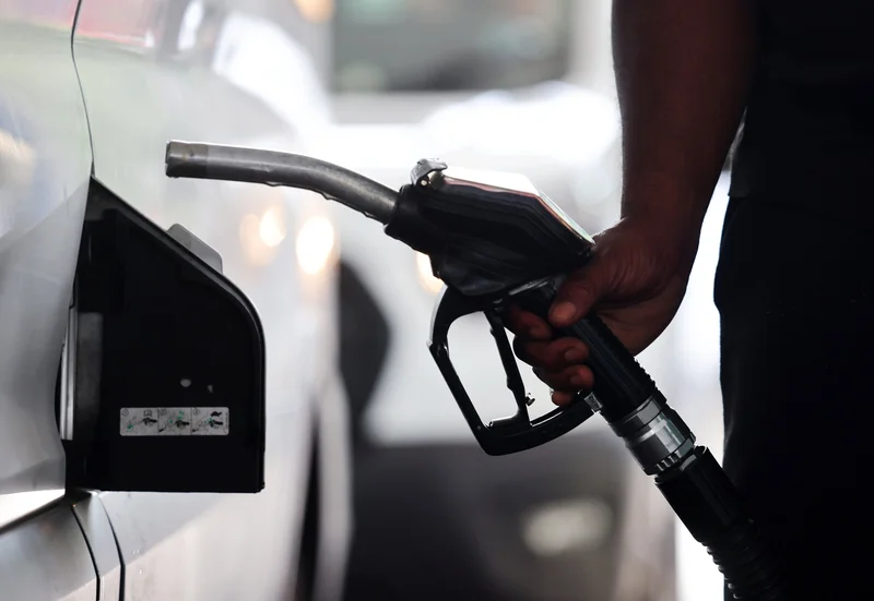 Oil climbs again as waning US-Iran peace hopes raise supply woes