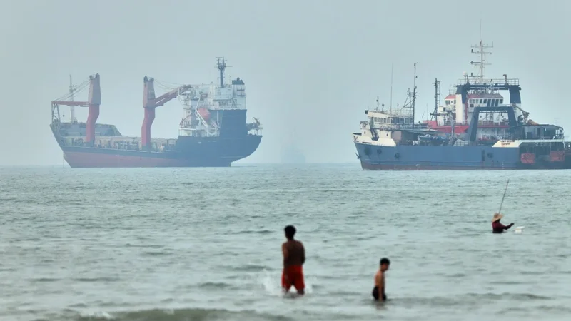 Up to 80 Hong Kong-linked ships stuck around Strait of Hormuz, trade group says