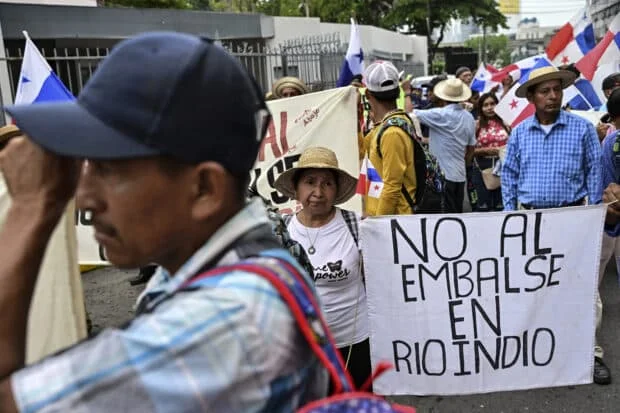 Hundreds of Panamanians protest canal reservoir plans