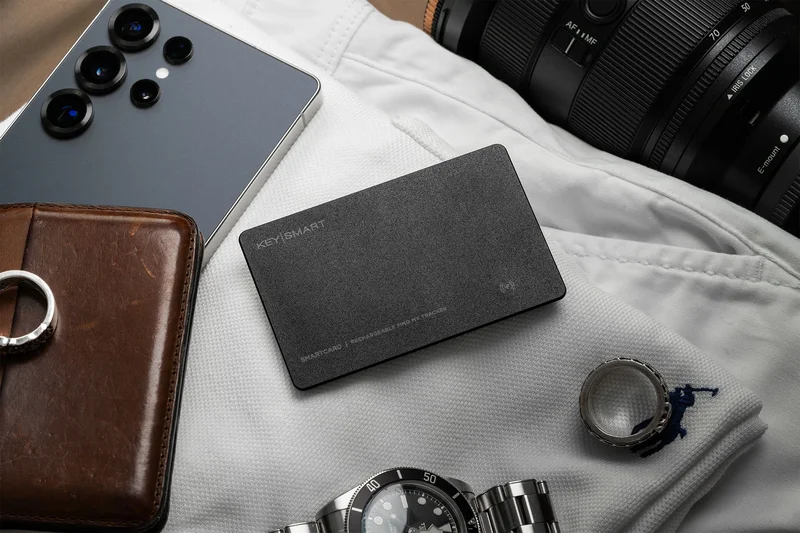 These AirTag alternatives fit in your wallet, work with iOS or Android, and are on sale for $32