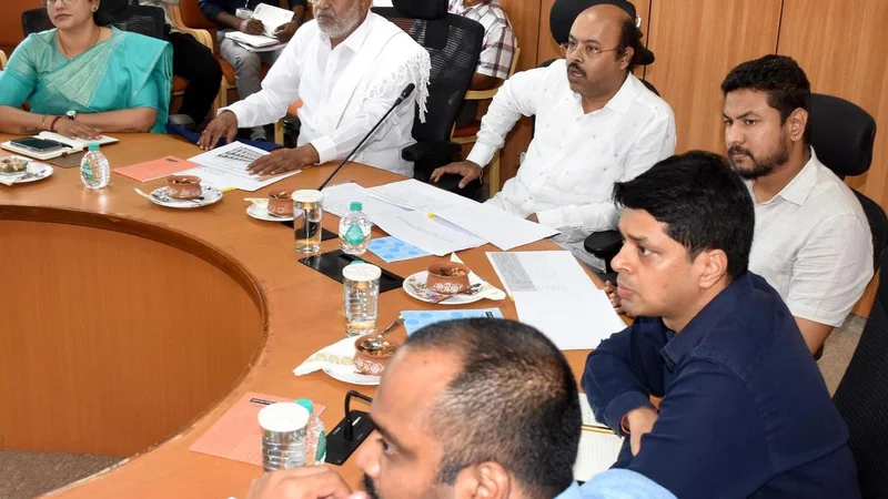 Amid drought, Yathindra asks officials to prepare for water crisis and promote alternative crops