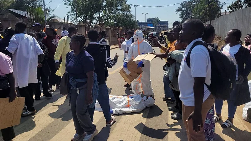 DR of Congo monitors boat passengers after traveller dies with Ebola symptoms