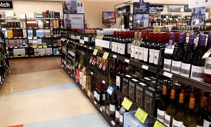 U.S. alcohol may go back on Manitoba shelves, but Kinew urges customers to buy Canadian