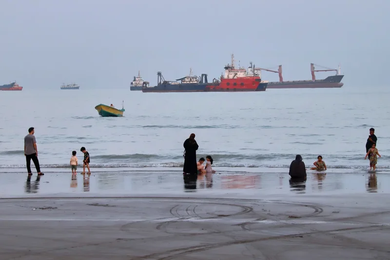 Tehran on brink of deal with Oman to open Hormuz that could finally pave way for Trump peace talks