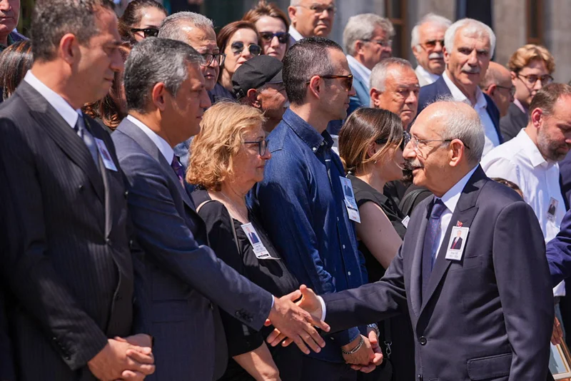 Türkiye's CHP clings to mayors while New Party courts Alevis