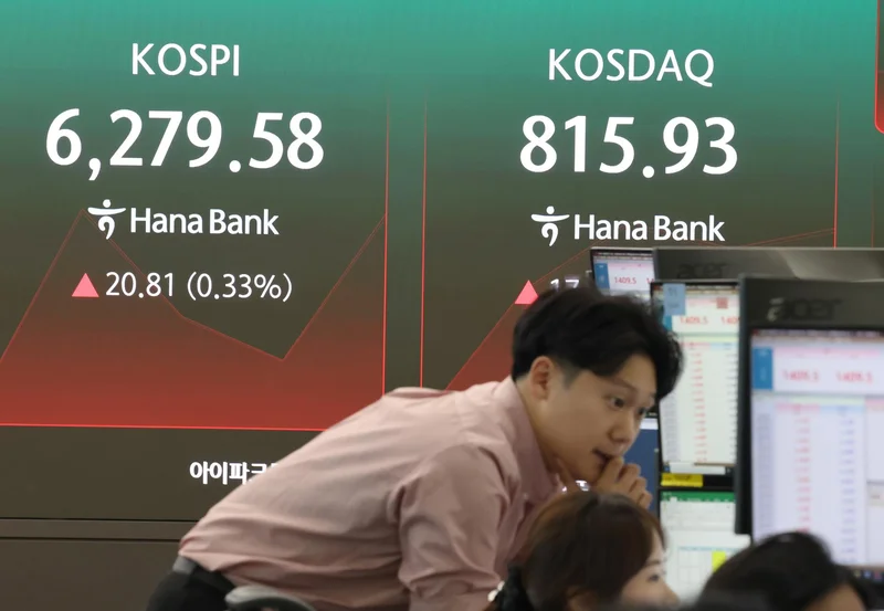 Seoul shares open slightly higher on US gains