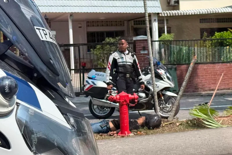 Motorcyclist arrested after fleeing police roadblock and getting into accident in Farrer Road