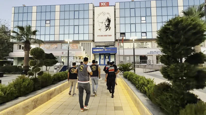 Türkiye’s CHP seeks to expel raunchy mayor amid corruption woes