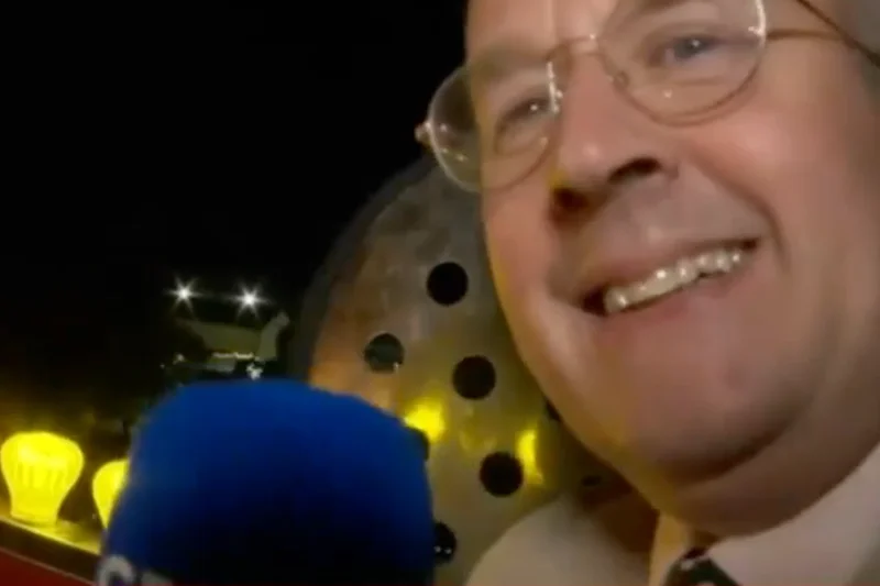 ‘This is not in my contract’: Reporter gets stranded on ‘Farage fest’ ferris wheel in Clacton